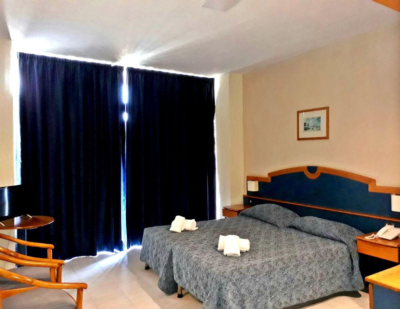 Primera Hotel Сент-Полс-Бей Екстер'єр фото