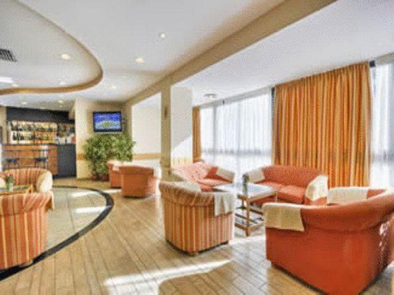 Primera Hotel Сент-Полс-Бей Екстер'єр фото